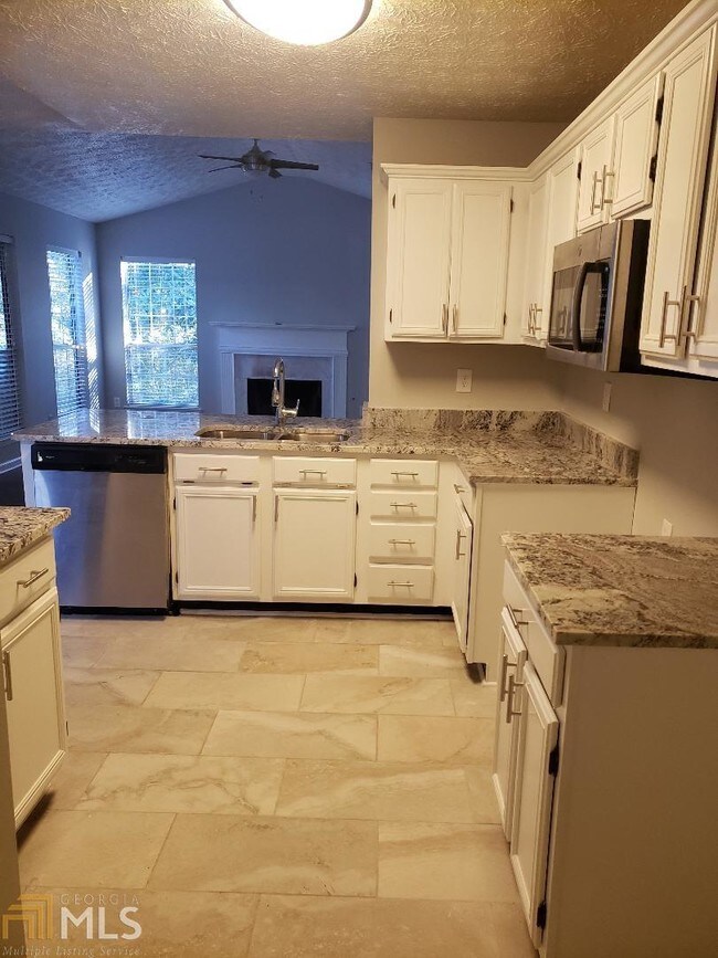 Building Photo - 2137 Briar Glen Ln SW