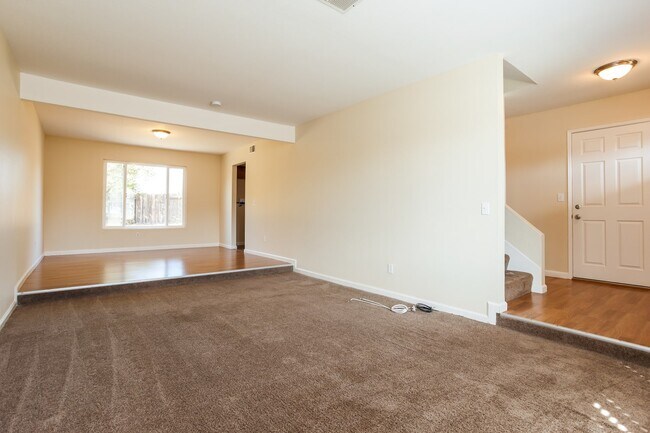 Building Photo - 1216 Humphrey Dr