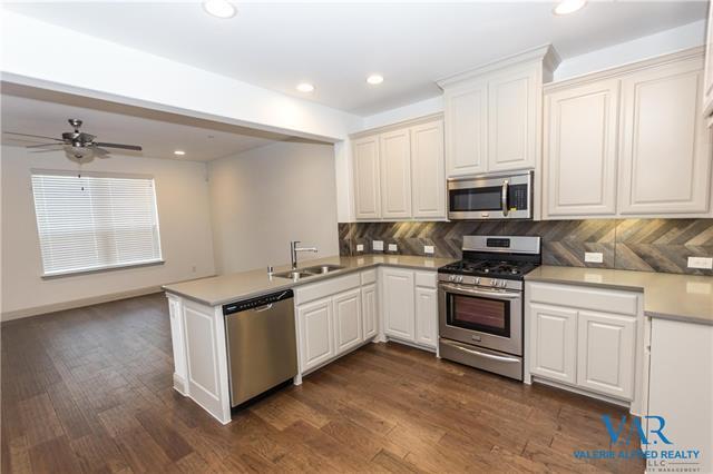 Foto del edificio - 2221 Jameson Ln