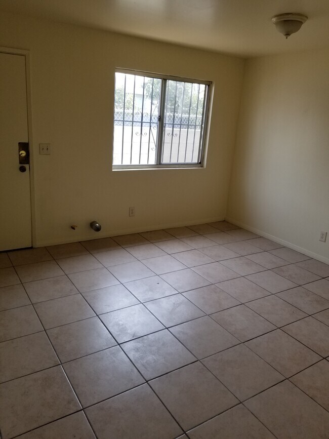 kitchen area - 5624 Hooper Ave