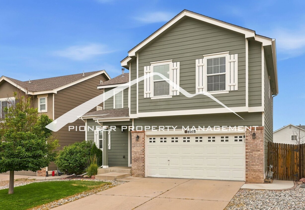 Spacious 4-Bedroom Home with a Finished Basement, 2 car garage, EV Charger and Low Maintenance, E... - Spacious 4-Bedroom Home with a Finished Basement, 2 car garage, EV Charger and Low Maintenance, E...