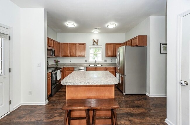 Building Photo - 1418 Whispering Oaks Trl