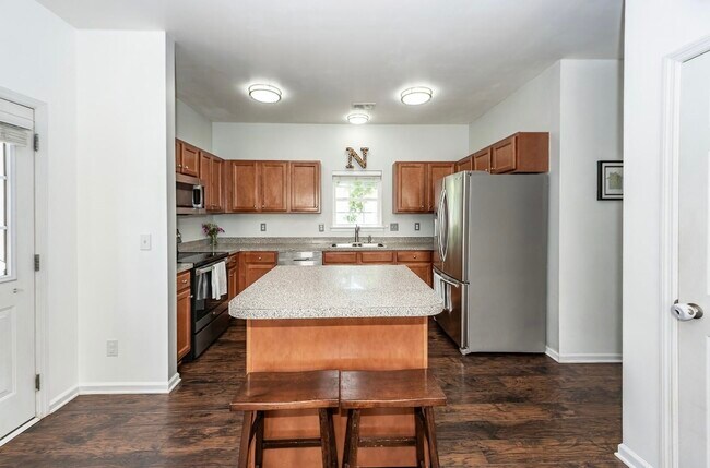 Foto del edificio - 1418 Whispering Oaks Trl