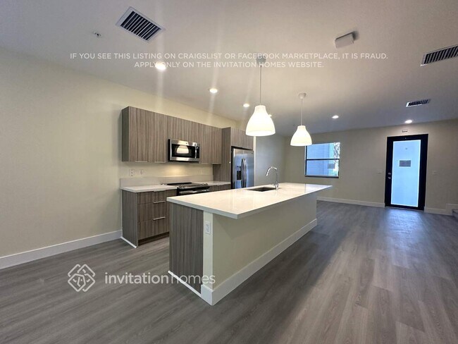 Foto del edificio - 10437 NW 82nd St