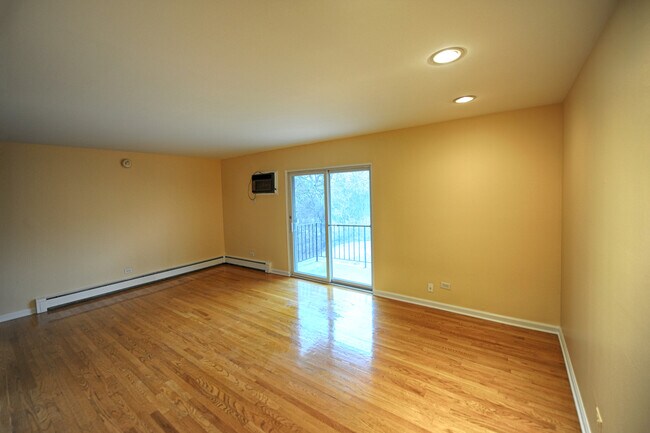 Foto del edificio - 2423 Ogden Ave