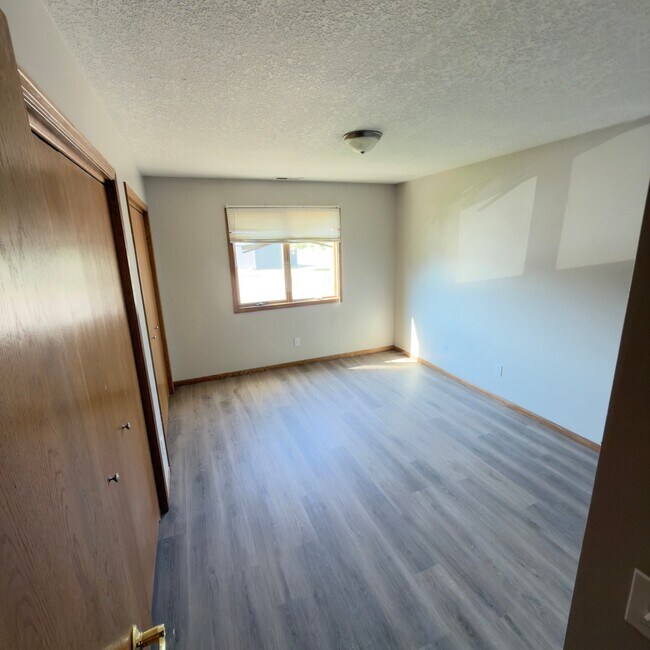 Foto del edificio - 703 11th Avenue B Ct