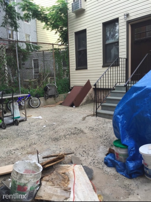 Building Photo - 1 br, 1 bath Apartment - 27 Olive St 1R