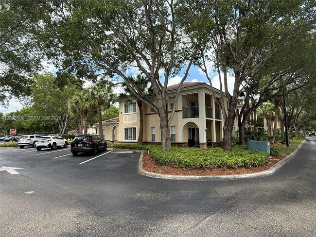 Foto del edificio - 2442 Centergate Dr