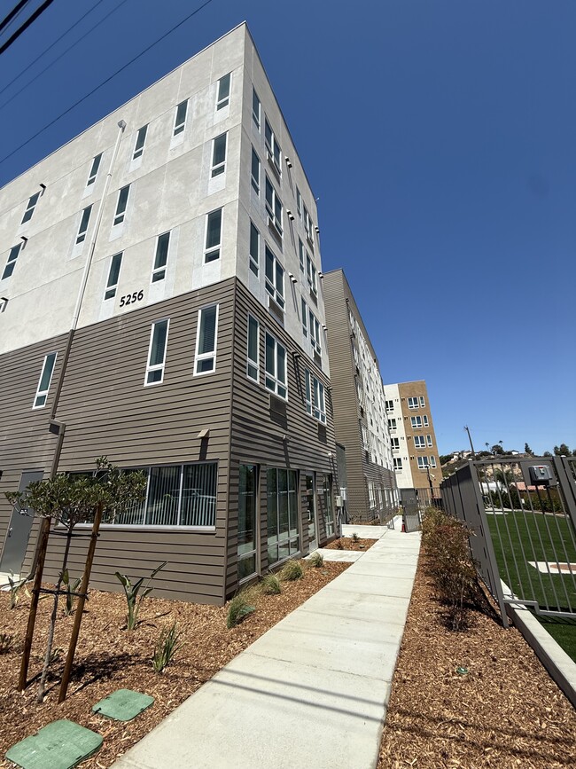 Building Photo - Naranja Apartments