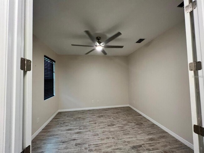 Building Photo - 700 Split Hoof Dr