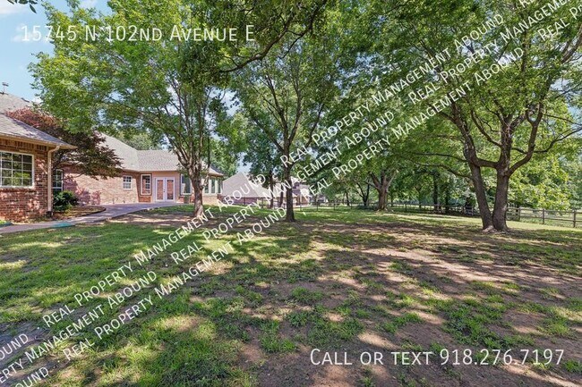Building Photo - Breathtaking home AVAILBLE NOW!