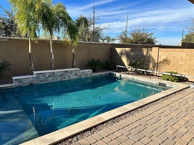 Building Photo - gorgeous 3,200 s/f, 5 bedroom, 5.5 bathroo...