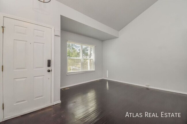 Foto del edificio - 3724 Adirondack Dr