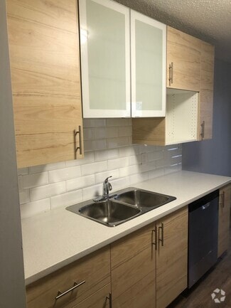Building Photo - 12403 Lansdowne Dr NW