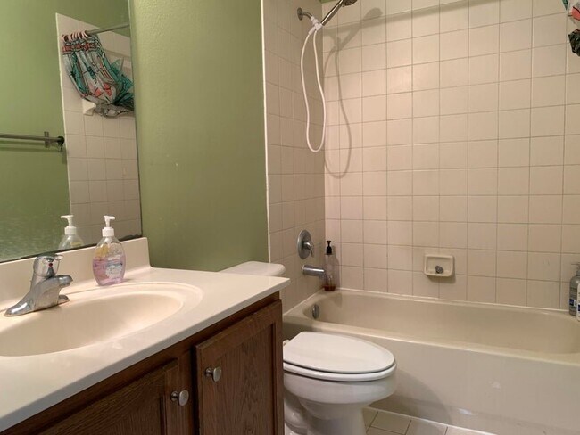 Foto del edificio - 2304 Center Stone Ln
