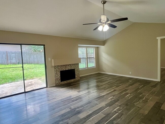Building Photo - 3/2/2 Single Story Hidden Gem ~ Conveniently Located to RAFB, SAMMC & shopping ~ Move in Ready!