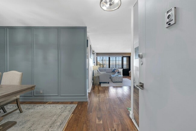 Building Photo - 1203 River Rd