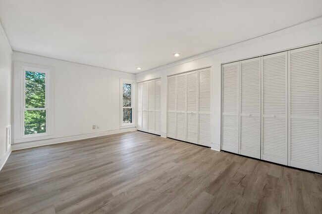 Foto del edificio - 2 bed 2 bath Recently Renovated Condo Loca...