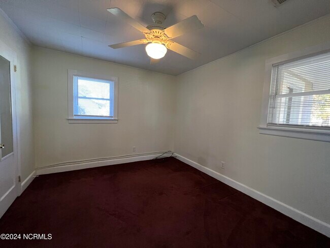 Building Photo - 204 Woodland Cir