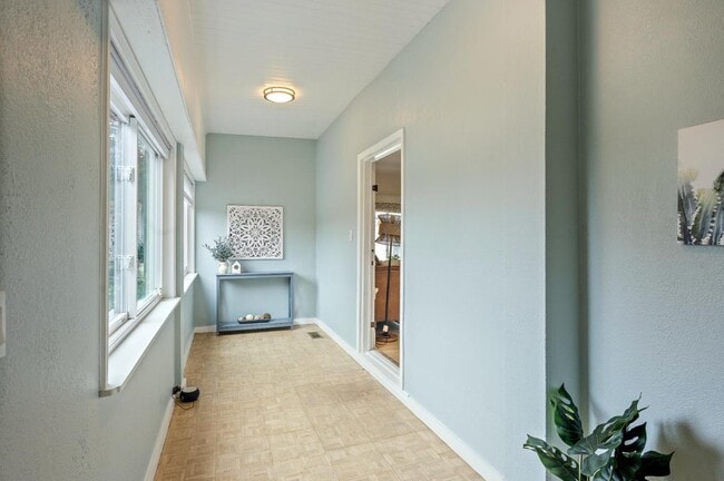 Foto del edificio - 4448 MacArthur Blvd