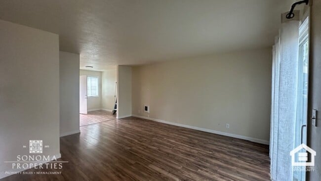 Foto del edificio - Charming 2BD/1.5BA Duplex