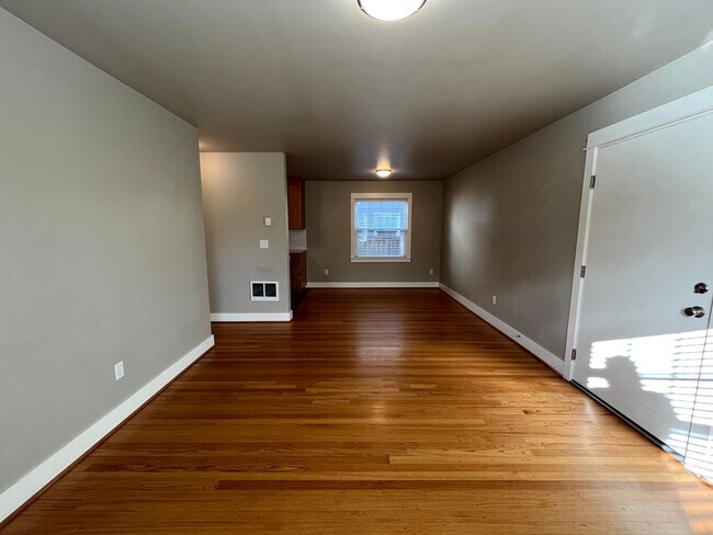 Foto del edificio - Modern 1-Bedroom! Private Storage w/Washer...