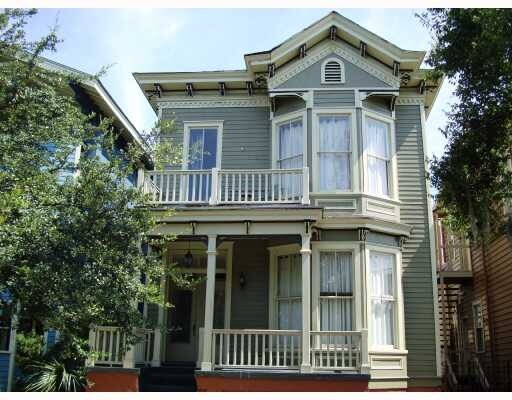 Foto del edificio - 126-128 E Henry St
