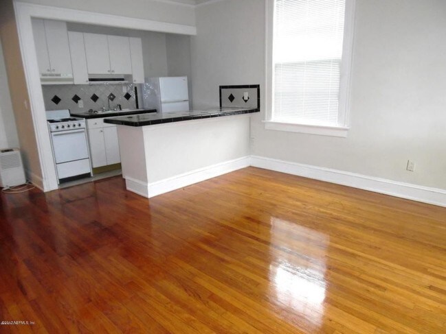 Foto del edificio - 1310 Willow Branch Ave