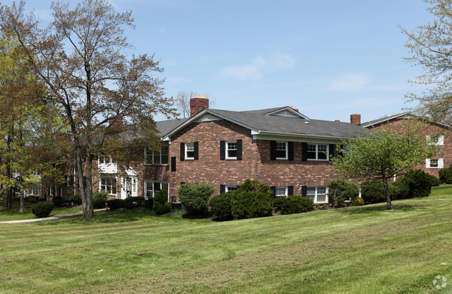 Building Photo - Carriage Hill Apartments