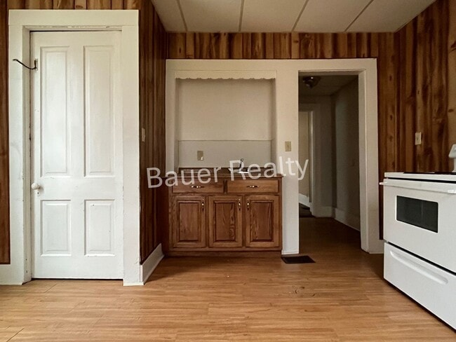 Building Photo - tb412