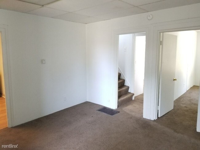 Building Photo - 4 br, 1 bath House - 715 Pearl St