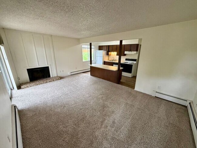 Building Photo - Move in specials - Pick One - 1st month free or $100 off monthly rent. Flexible lease terms are a...