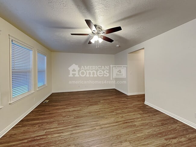 Building Photo - 728 W Willow Dale Way