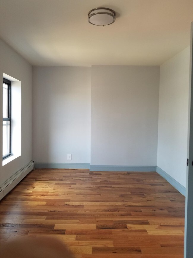 Foto del edificio - 657 Greene Ave