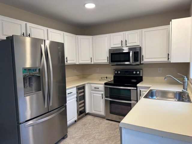 Kitchen with SS appliances & wine cooler - H5 Stonehedge Dr