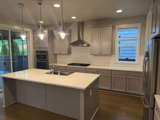 Building Photo - 4 Bedroom 2.5 Bath. Cul-de-Sac Home. Beaut...
