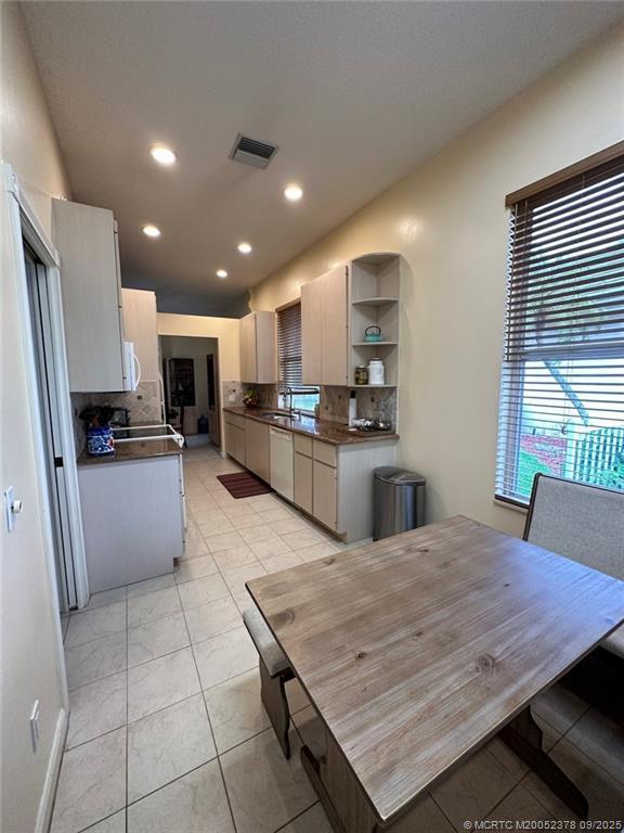 Building Photo - 7461 SE Autumn Ln