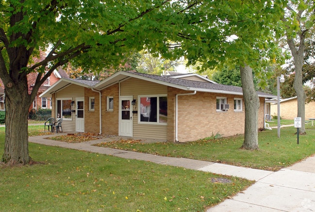 Building Photo - Kiwanis Manor Apartments