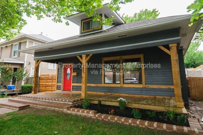 Foto del edificio - 1725 N McKinley Ave