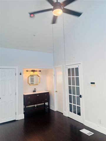 Building Photo - 5815 Phoenix Dr
