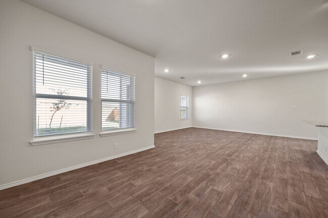 Building Photo - 120 Chipping Aly