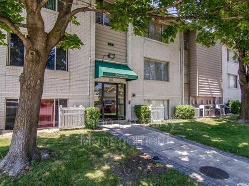 Foto principal - 555 Star Crest Dr W