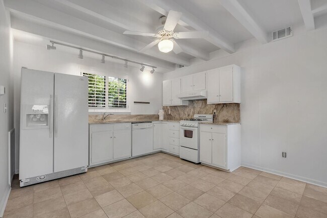 Foto del edificio - 1010 Cherry Laurel St