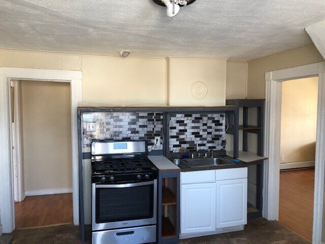 Kitchen - 80 Pardee St