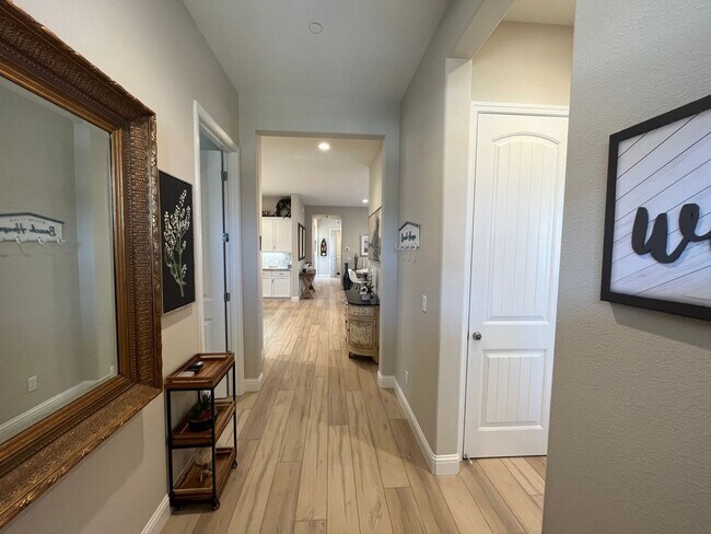 Building Photo - Newly Built Contemporary Luxury Home - Loc...