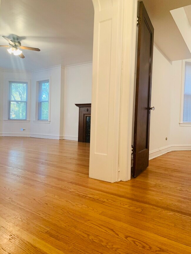 Foto del edificio - 6316 N Rockwell St