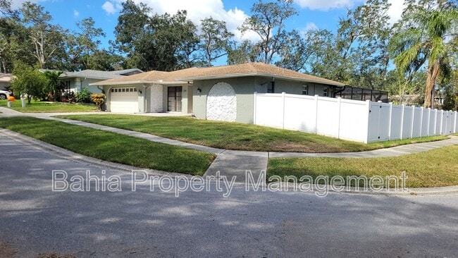 Building Photo - 215 Meadowcross Dr