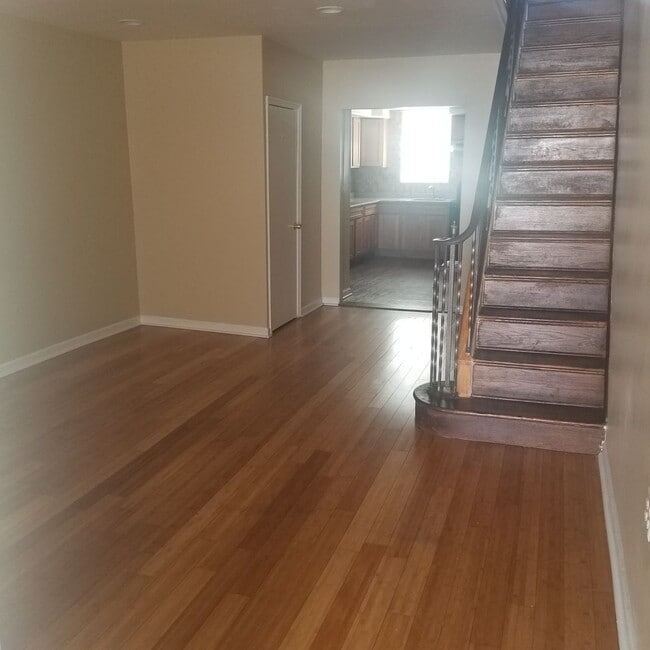 Building Photo - Beautiful Home - East Passyunk