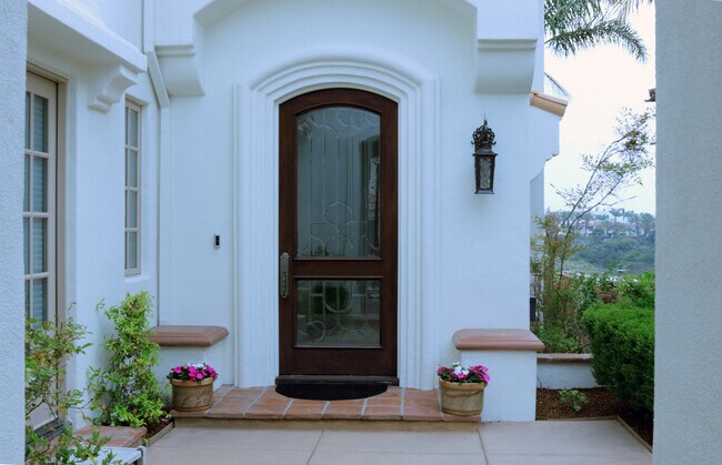 Building Photo - 7132 Aviara Dr