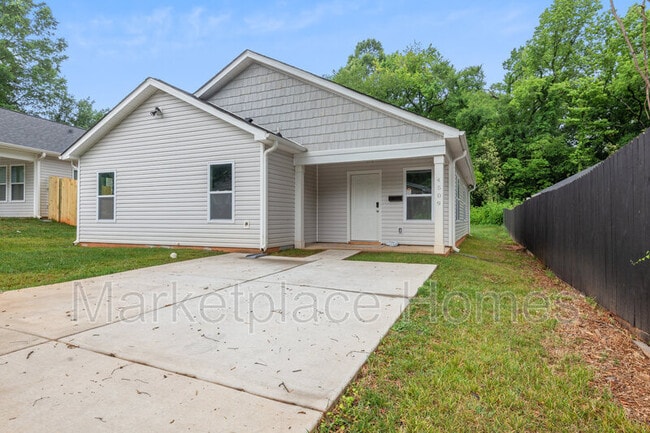 Building Photo - 4509 Wildwood Ave